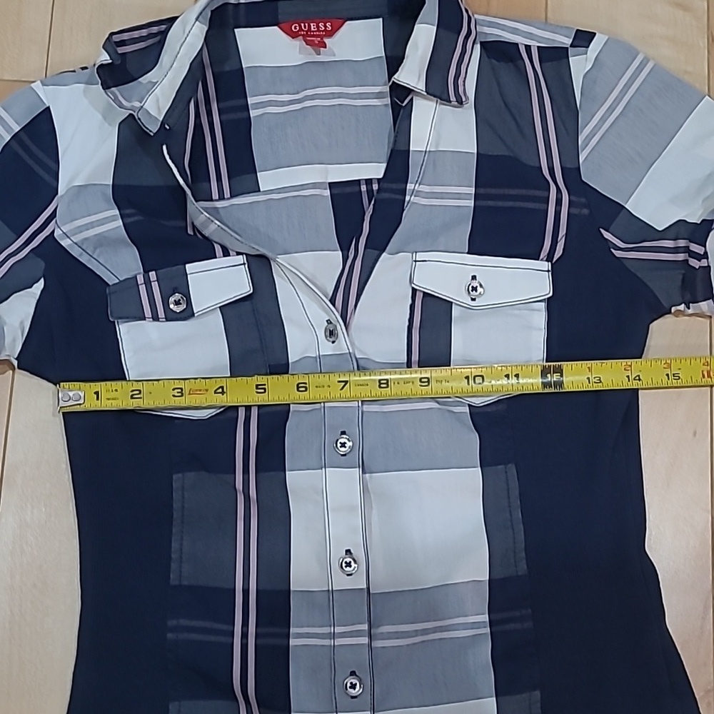 Guess women's small shirt - Picture 4 of 4